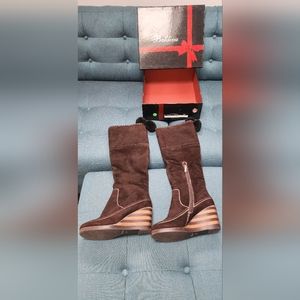 Never worn Baldiva knee-length suede coffee colored boots. Size 39/8